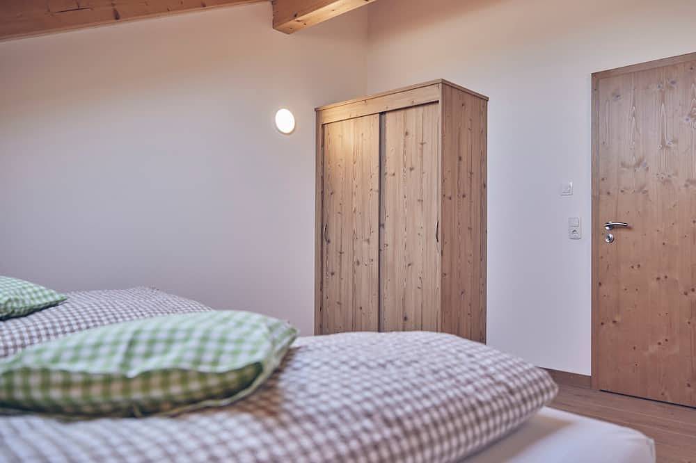 Ganze Wohnung, Ferienwohnung Kastanie, 91 qm, zwei Schlafzimmer und Balkon in Bad Aibling, Landkreis Rosenheim