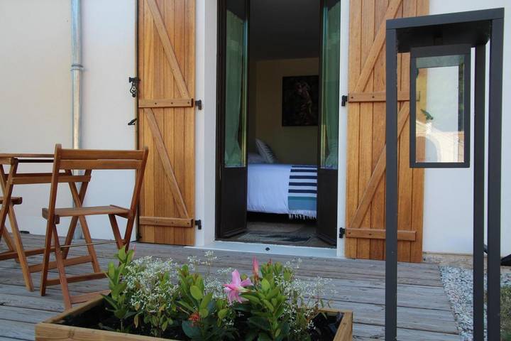 Gîte pour 2 personnes, avec piscine ainsi que terrasse et jardin dans Bouy - 4