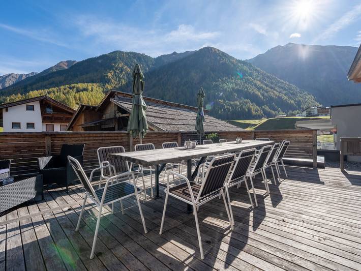 Ferienhaus für 24 Personen, mit Balkon und Terrasse sowie Garten und Sauna in Umhausen