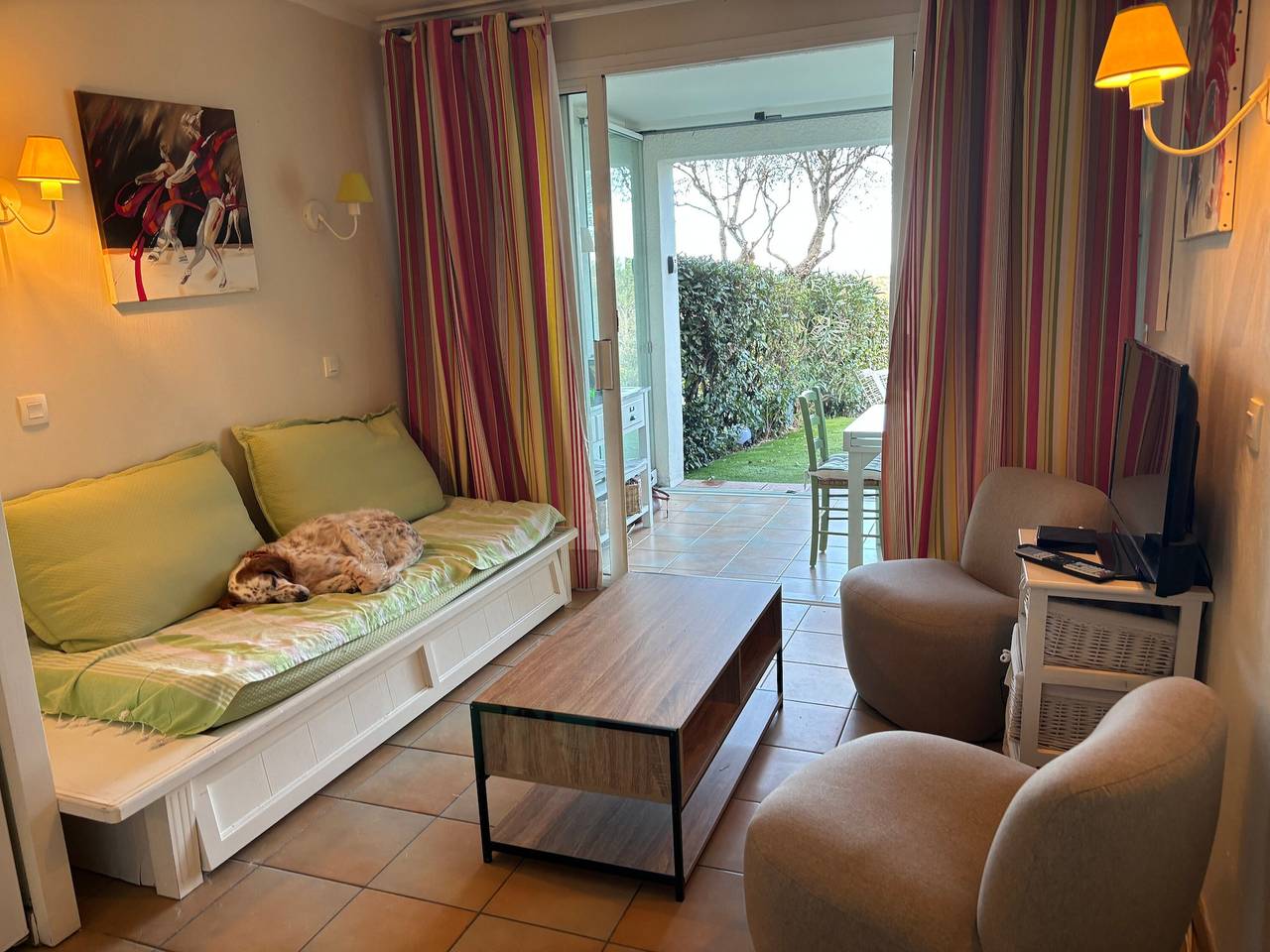 Entire apartment, Apartment "Restanques De Saint Tropez Arums" with Shared Heated Pool and Wi-Fi in Grimaud, Draguignan region