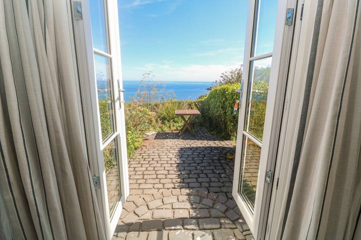 Entire apartment, Njoya in Coverack, Cornwall