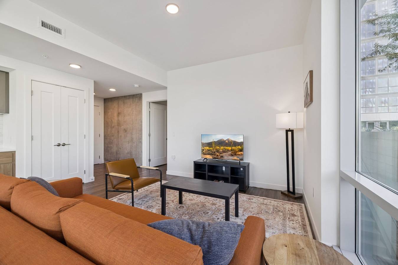 Entire apartment, Cozysuites Adeline 2Br - valet parking gym pool in Phoenix, Maricopa County