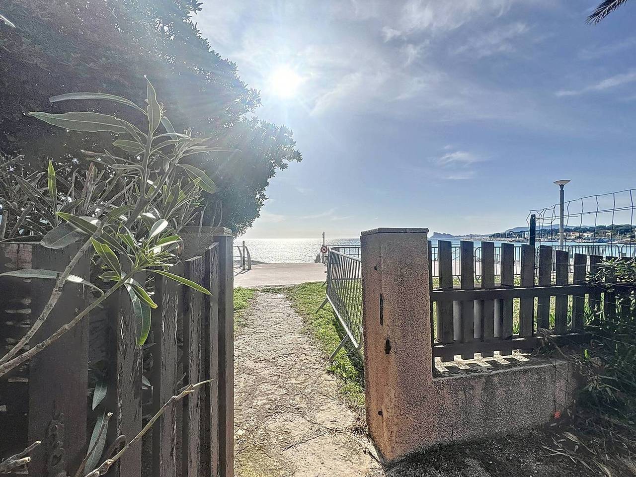 Appartement entier, Appartement T3 avec jardin, accès direct plage in Les Lecques, Saint-Cyr-sur-Mer