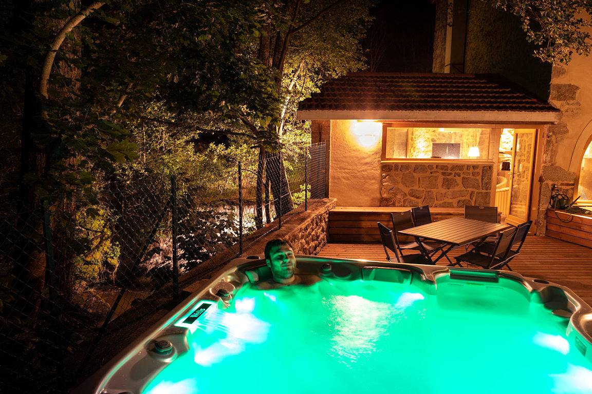 Moulin au bord de l'eau avec spa et piscine in Bourg-Argental, Parc Naturel Régional du Pilat