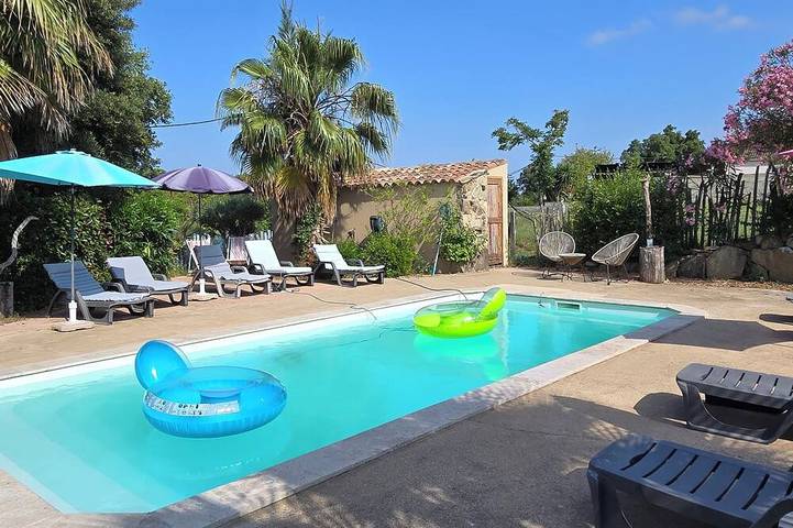 Maison de vacances pour 6 personnes, avec piscine ainsi que jardin et terrasse