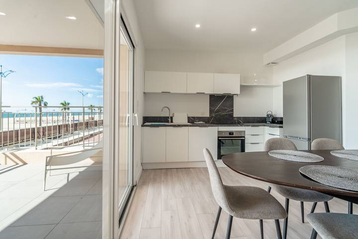 Ganze Wohnung, Ferienhaus 'Face À La Mer 1' mit Klimaanlage in Port-la-Nouvelle, Mittelmeerküste (Frankreich)