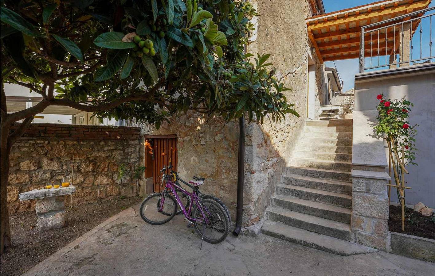Accogliente appartamento con 2 camere da letto, terrazza, Wi-Fi e accesso alla spiaggia a 800 metri di distanza in Parenzo, Parenzo (Grad)