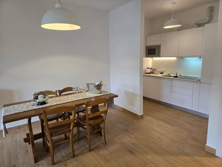 Entire apartment, Brema Beach Guest House in Colombare, Sirmione