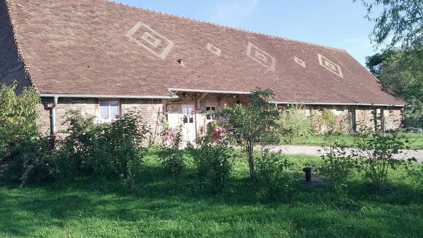 Location de vacances pour 2 personnes, avec Terrasse et Jardin dans Cosges