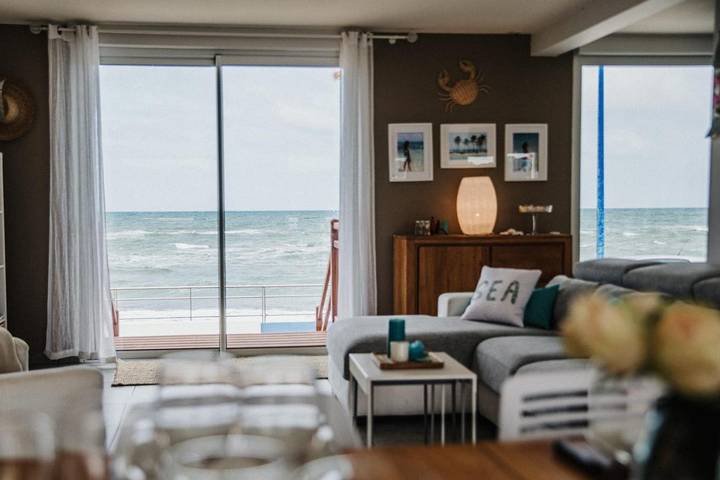 Location de vacances pour 7 personnes, avec Balcon et Terrasse ainsi que Jardin et Vue à Urville-Nacqueville