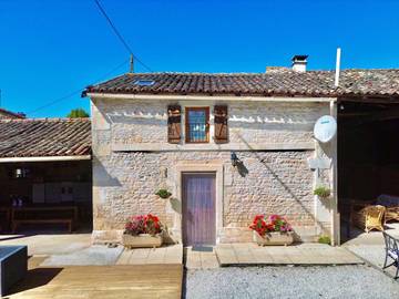 Gîte pour 4 personnes, avec piscine et jardin, animaux acceptés à Chaunay