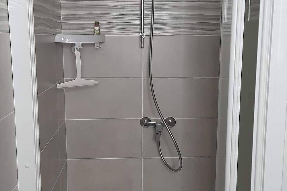 Gîte Location 1 canape-lit rapido 140 - bedroom 1 bed 160 refurbished. in Montagnac, Côte d'Améthyste