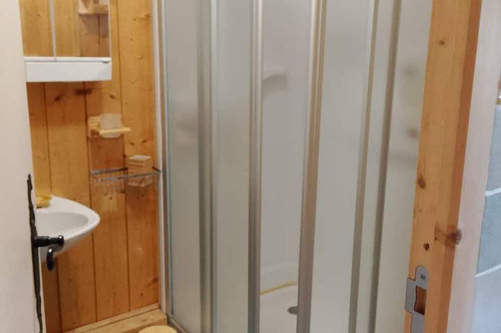 Chalet in the eastern Pyrenees, equipped, warm and surrounded by nature in Osséja, Parc naturel régional des Pyrénées catalanes