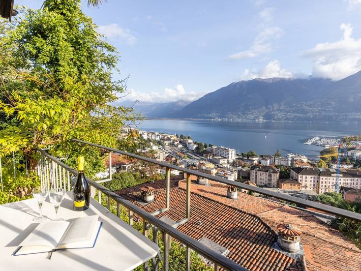 Ferienwohnung für 4 Personen, mit Balkon und Garten sowie Seeblick am Lago Maggiore (Schweiz)