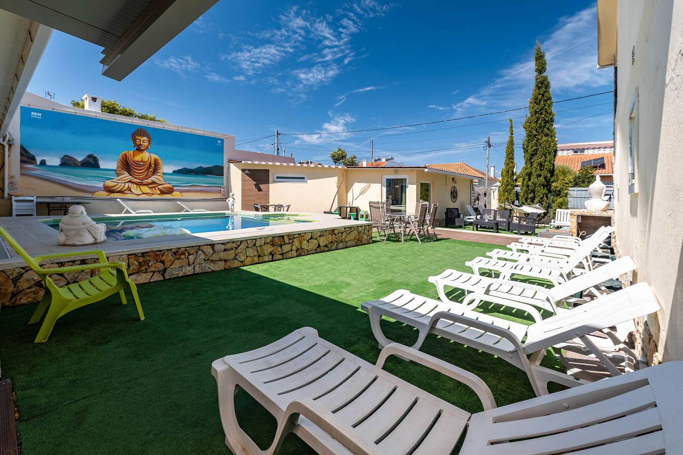 Ferienhaus 'Zen Village Rosa' mit Gemeinschaftspool, Gemeinschaftsterrasse und Wlan-Zugang in Fernão Ferro, Halbinsel von Setúbal