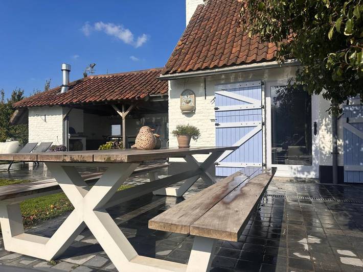 Vakantiehuis voor 8 personen, with Balkon and Terras as well as Tuin and Zwembad in Ieper