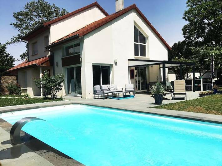 Maison de vacances pour 9 personnes, avec Terrasse ainsi que Jardin et Piscine à Collonges-au-Mont-d'Or