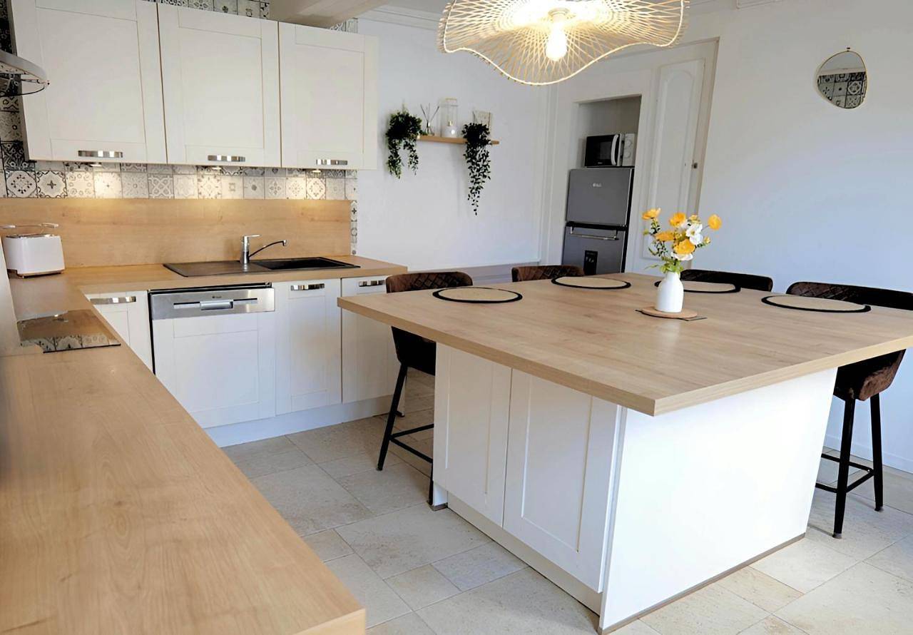 Appartement entier, Four-Bedroom Apartment in Pont-Audemer, Région de Bernay