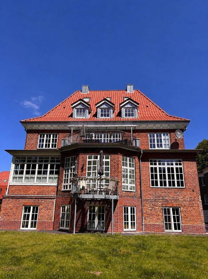 Ferienwohnung für 5 Personen, mit Terrasse und Whirlpool sowie Garten und Pool
