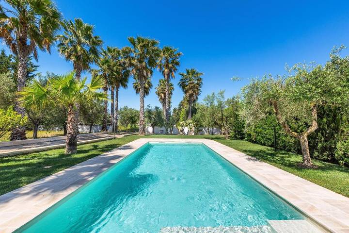 Casa vacanza per 8 persone, con giardino e terrazza nonché piscina a Cutrofiano