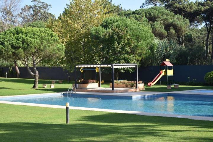 Appartement de vacances pour 6 personnes, avec vue ainsi que piscine et jardin