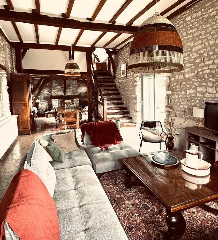 Location de vacances pour 8 personnes, avec Terrasse ainsi que Jardin et Vue dans Champlay