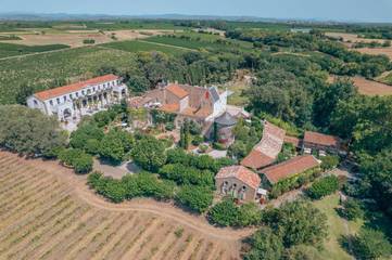 Cottage pour 4 personnes, avec jardin et piscine à Servian