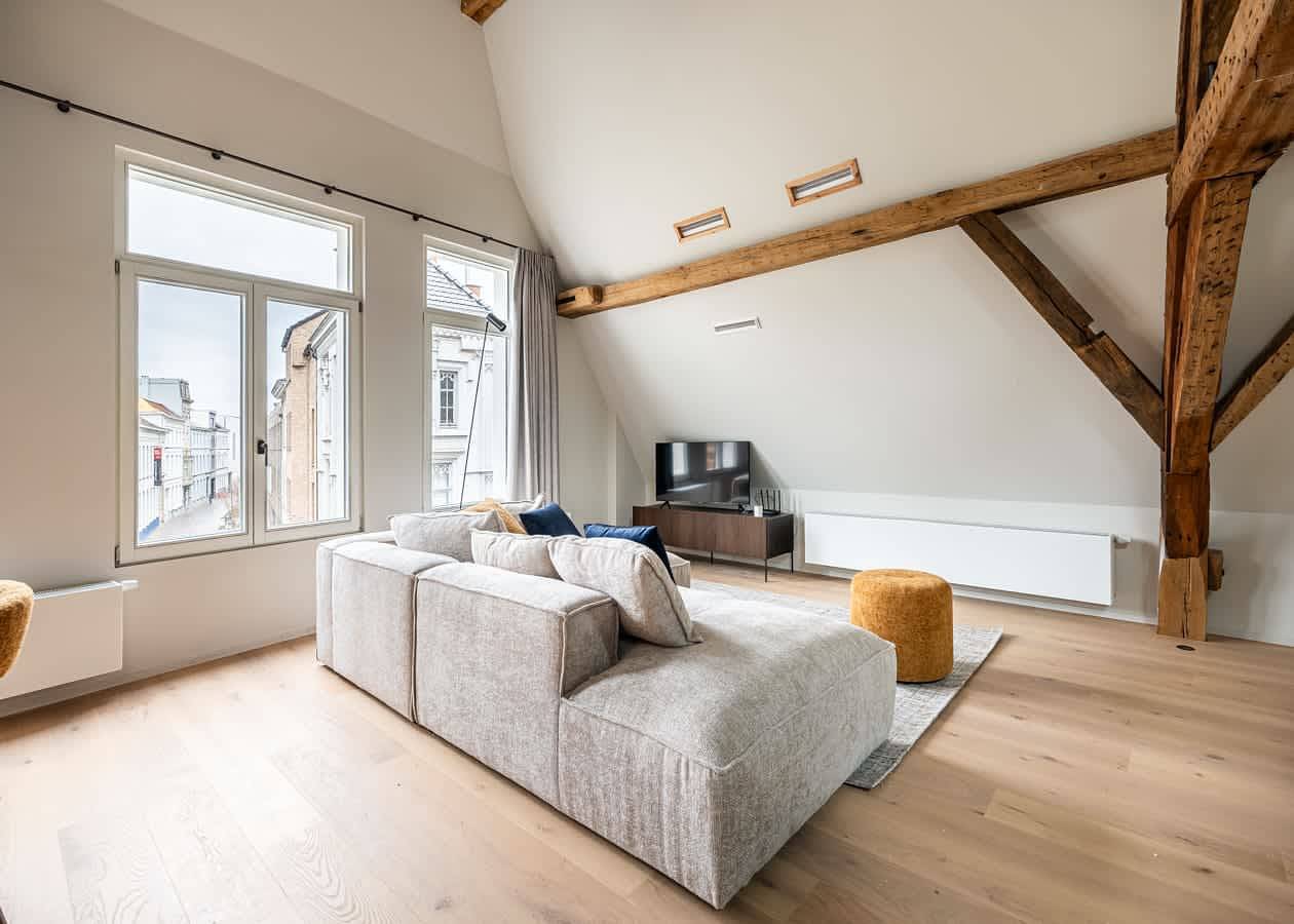 Apartamento entero, Bright loft w/ beams & mezzanine in Gante, Provincia de Flandes Oriental