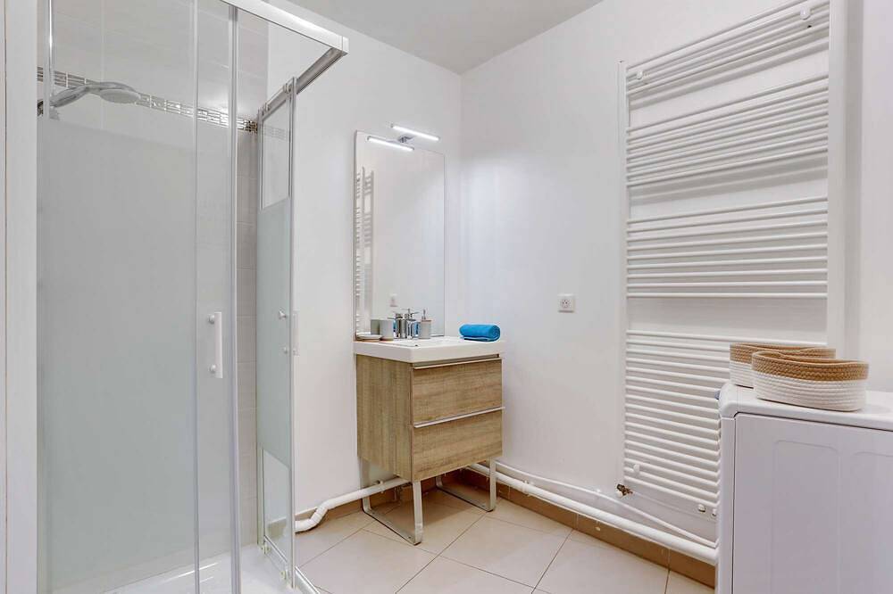Entire apartment, Chic apart with parking near Paris in Nanterre, Hauts-de-Seine