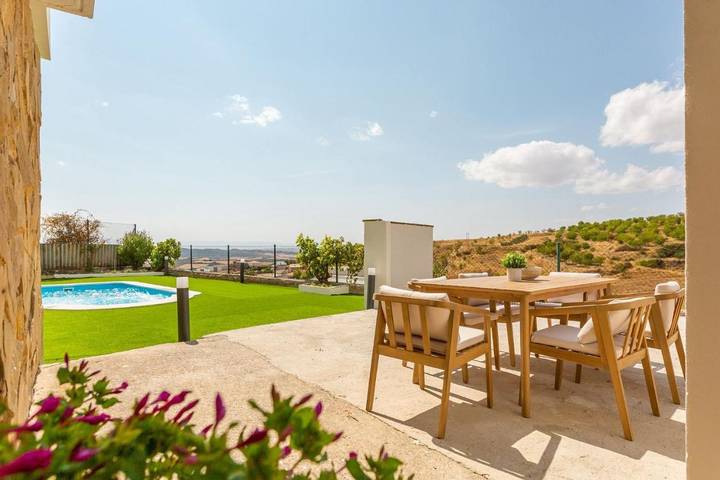 Chalet para 7 personas, con piscina además de vistas y terraza, Se admiten mascotas en Tierra Estella - 2