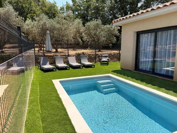 Location de vacances pour 4 personnes, avec piscine et vue ainsi que terrasse et jardin à Roquevaire - 2