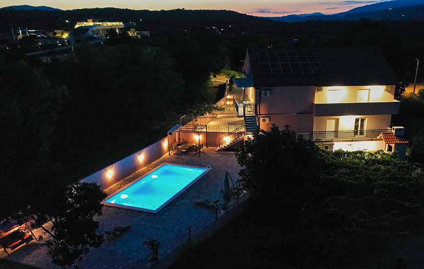 Ganze Ferienwohnung, Reizende 2-Zimmer-Wohnung mit Pool, Terrasse und 2 km Entfernung zum Fluss Matica in Imotski, Makarska Riviera