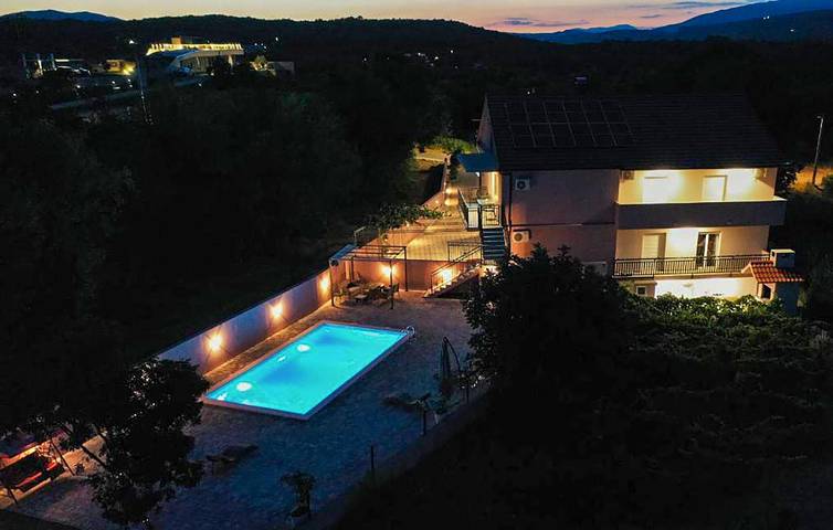 Ferienwohnung für 8 Personen, mit Pool und Terrasse - 1
