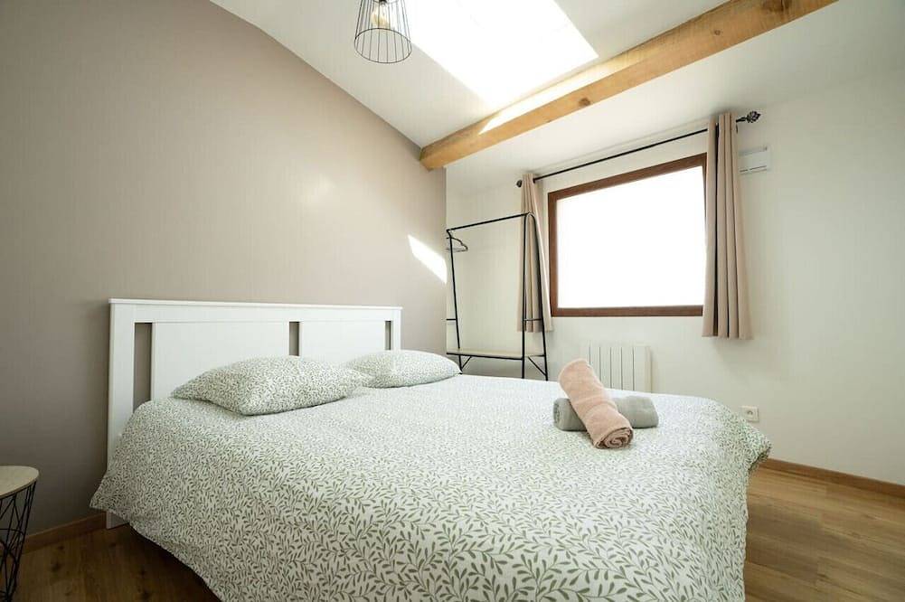 Grande Maison avec terrasse in Saint-Sandoux, Parc naturel régional des Volcans d'Auvergne