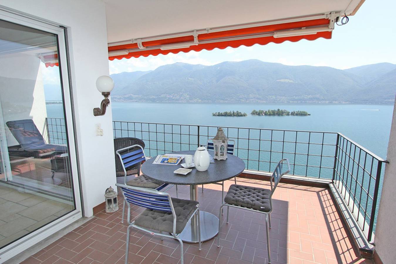 Ganze Wohnung, Grosszügige Wohnung mit herrlicher Panoramasicht auf den Brissagoinseln in Ronco sopra Ascona, Tessiner Alpen