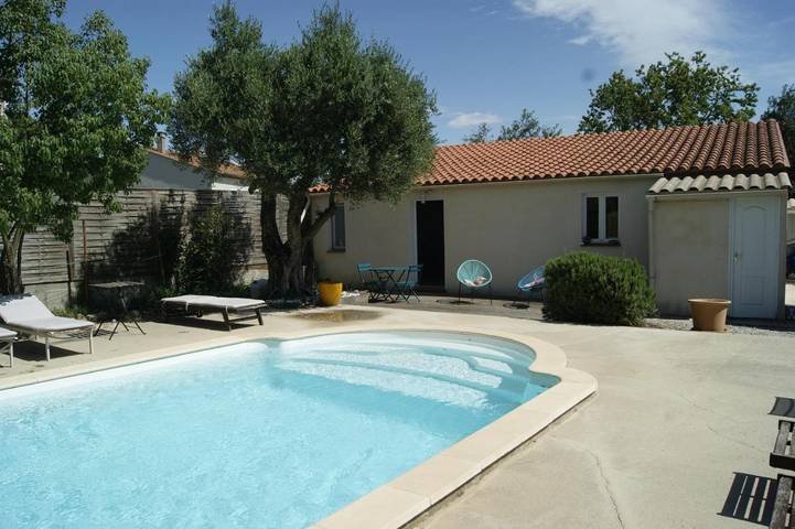 Gîte pour 2 personnes, avec Terrasse et Jardin ainsi que Piscine et Vue à Corbère