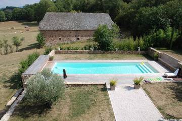 Location de vacances pour 12 personnes, avec jardin à Bessuéjouls