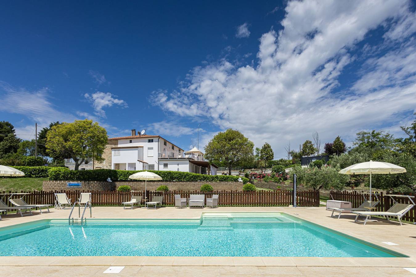 Casa Vacanza per 11 Persone in Carassai, Provincia di Ascoli Piceno