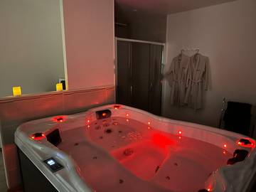 Gîte pour 2 personnes, avec jacuzzi à Bort-les-Orgues