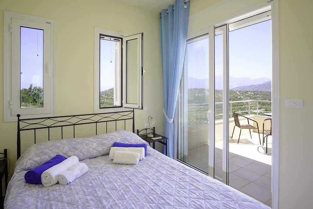 Modern hilltop villa with pool near Agios Nikolaos in Lasithi