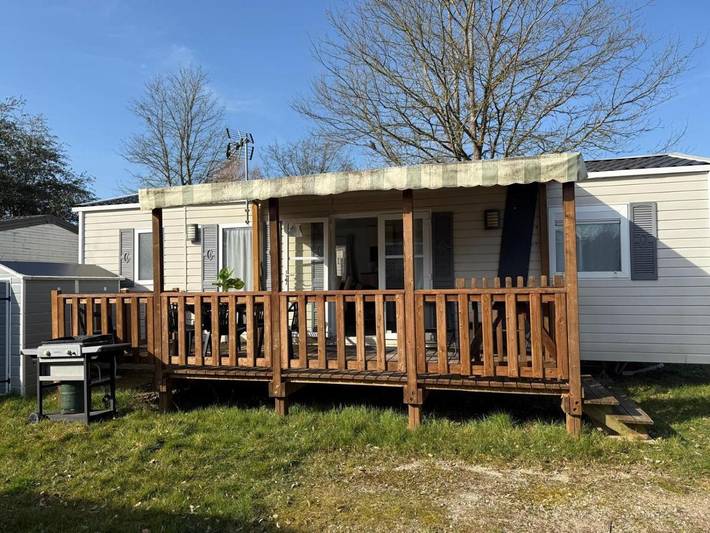 Camping pour 4 personnes, avec jardin et piscine, animaux acceptés