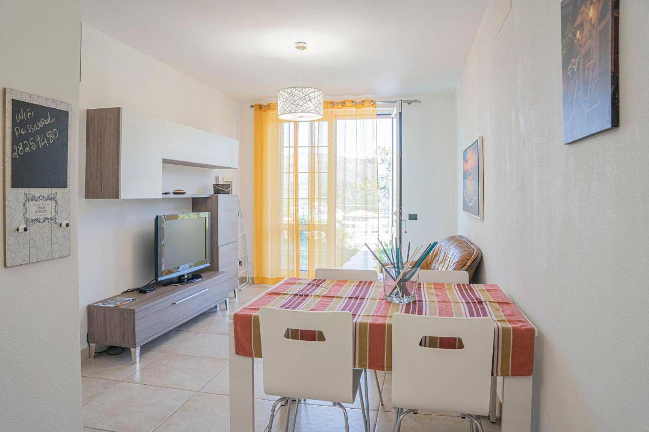 Appartamento intero, 065 - Villa Letizia, Elegante 2 Piscina e Natura, 10 minuti da Mare e Spiaggie in Casarza Ligure, Riviera di Levante