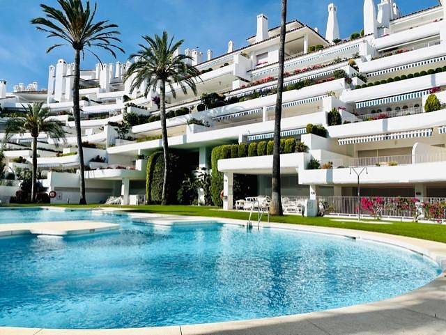 Entire holiday apartment, Flat mit Pool in Las Chapas, Marbella