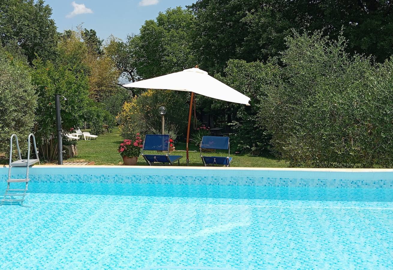 Entire apartment, Holiday Apartment "Casa Vacanze Mongili" with Private Pool, Balcony & Wi-Fi in Chiusi, Chianti