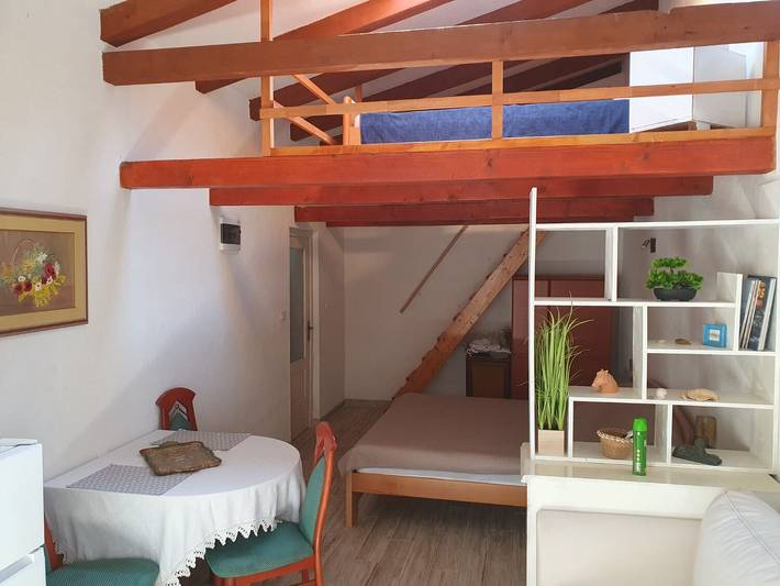 Apartamento entero, Apartamento de vacaciones para 3 personas con piscina in Stari Grad, Hvar (isla)