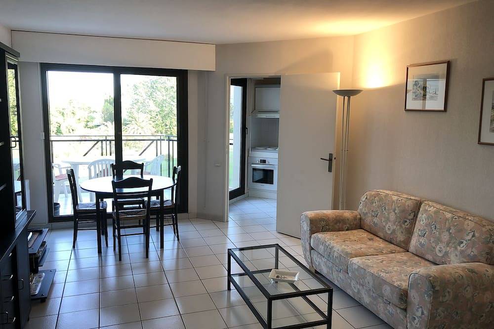 Ganze Wohnung, Large 2-room luxury apartment with swimming pool, tennis court, parking in Antibes, Cannes und Umgebung