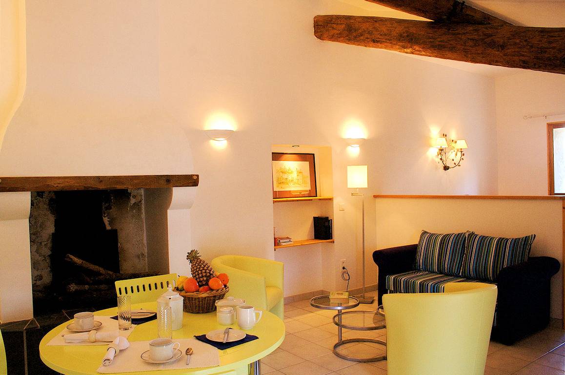 Gîte avec terrasse et piscine sécurisée, gîte 2 personnes in Cesseras, Région de Béziers