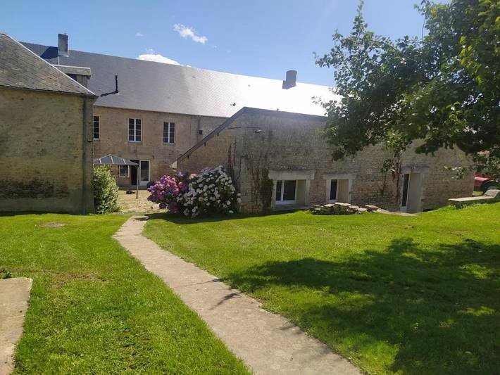 Location de vacances pour 2 personnes, avec Terrasse ainsi que Jardin et Vue à Manvieux