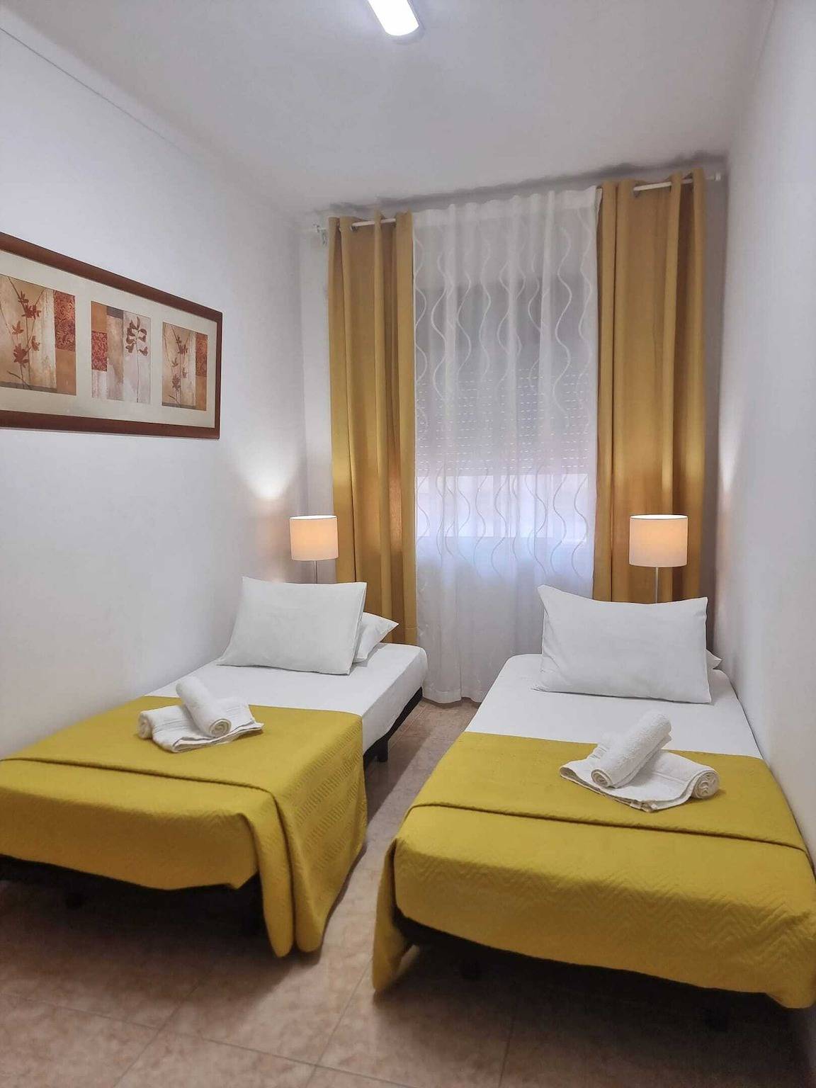 Entire apartment, Spacious Apartment in Faro, 92 m² with Terrace in Sé (Faro), Faro