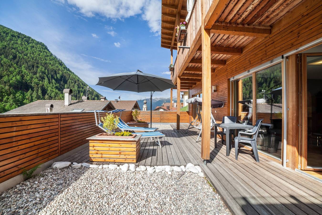 Geheel appartement, Charmant appartement "Ferienwohnung Terrasse" met uitzicht op de bergen & terras in Planeil, Mals